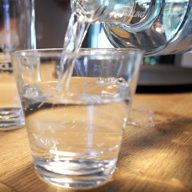 bwt-mineralvand-med-og-uden-brud-paa-karafler