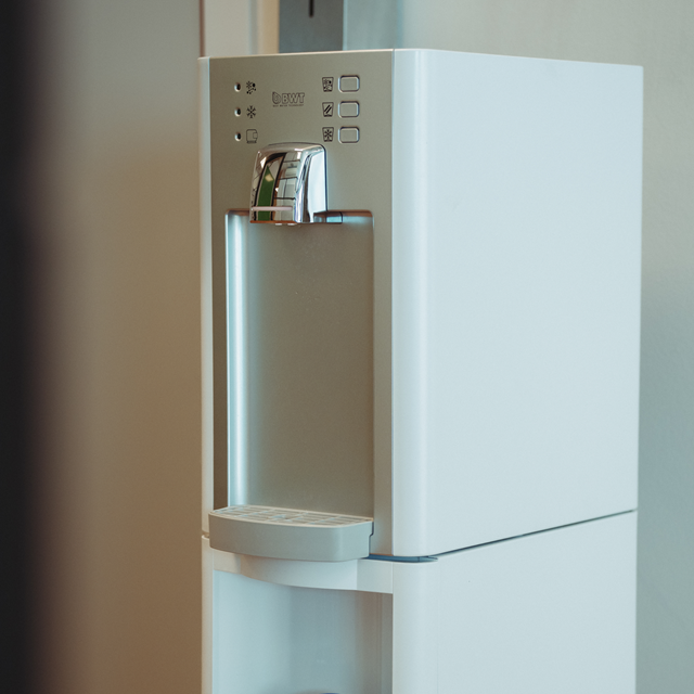 AQA drink vandkøler i receptionen hos Godtand AQA drink vandkøler i receptionen hos Godtand