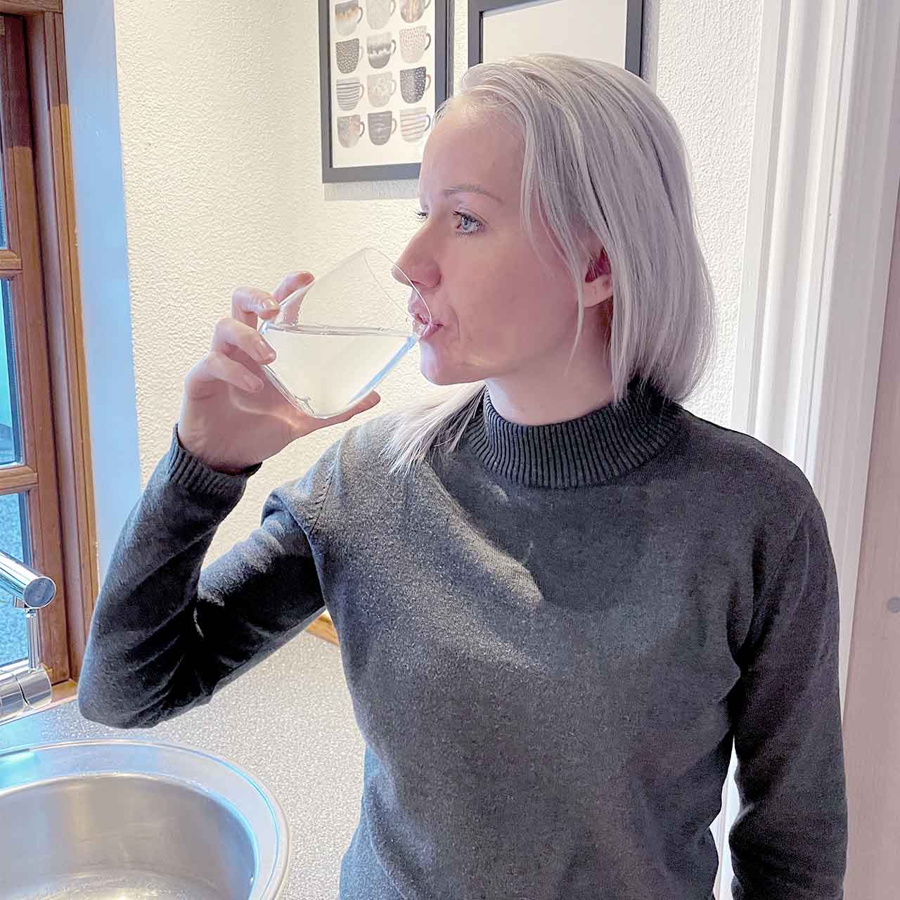 AQAdrink kundecase - Martin, kvinde drikker