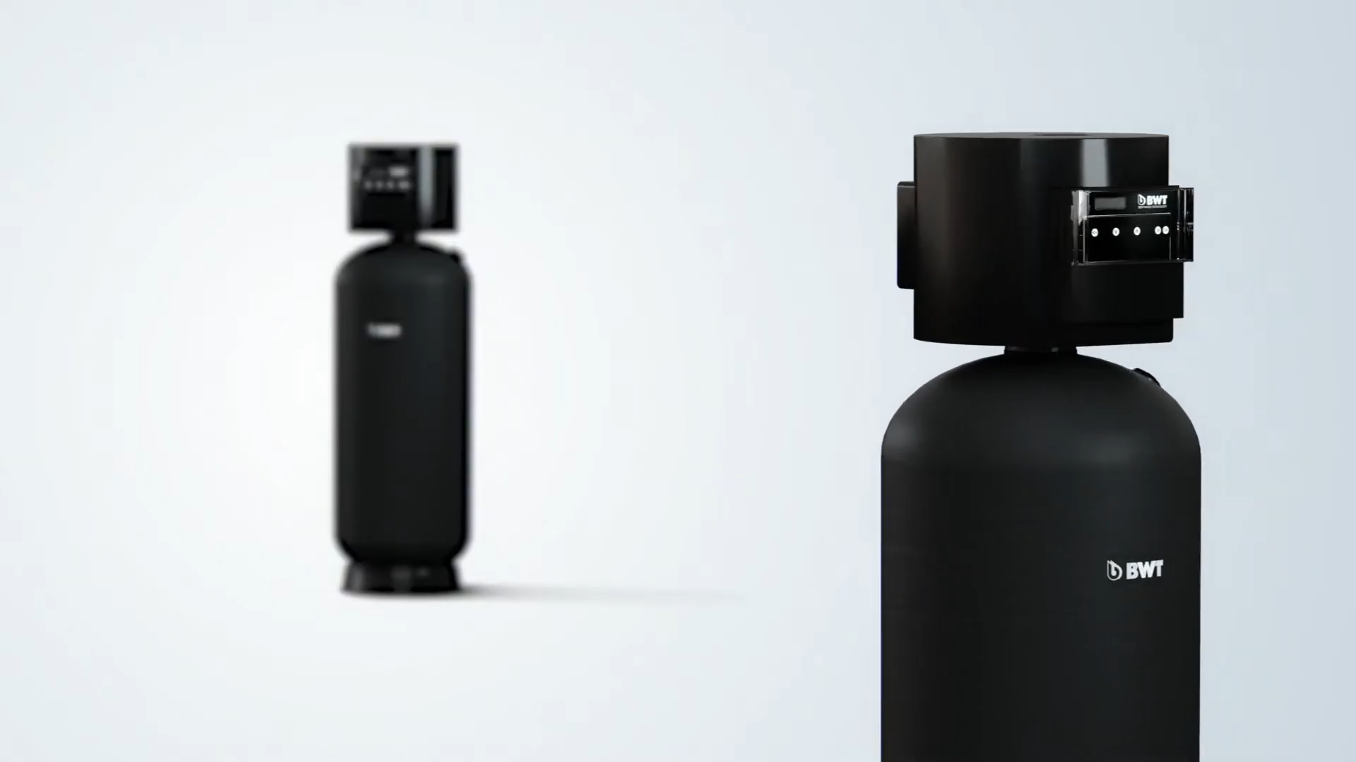BWT Perla Pro på gråblå baggrund