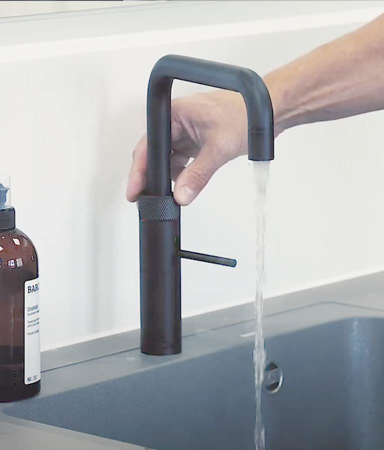 kogende-vandhane-bloedt-vand-video