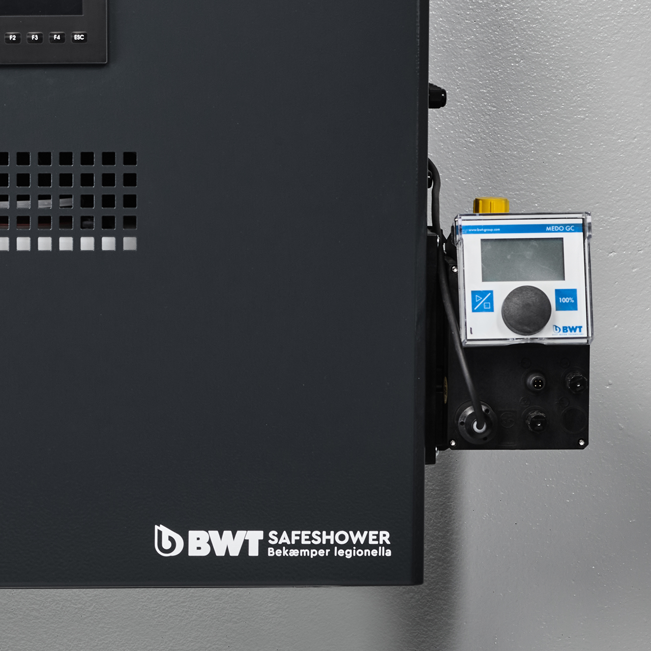Doseringspumpe på BWT Safeshower