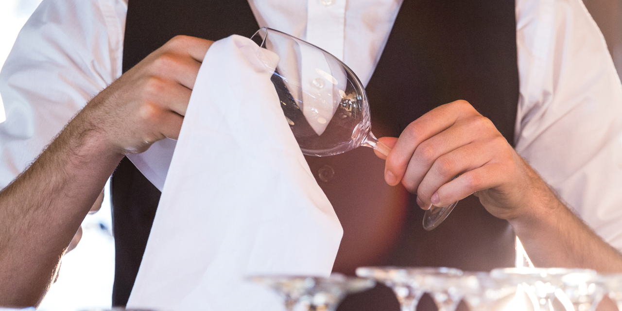 Flot opvask – ingen behov for efterpolering af glas Flot opvask – ingen behov for efterpolering af glas