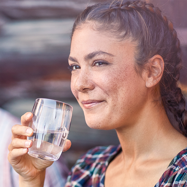 BWT vand, kvinde, drikker, smag