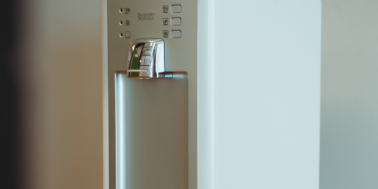 AQA drink vandkøler i receptionen hos Godtand AQA drink vandkøler i receptionen hos Godtand