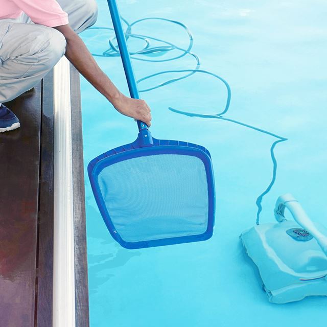 Pool einwintern Reinigung