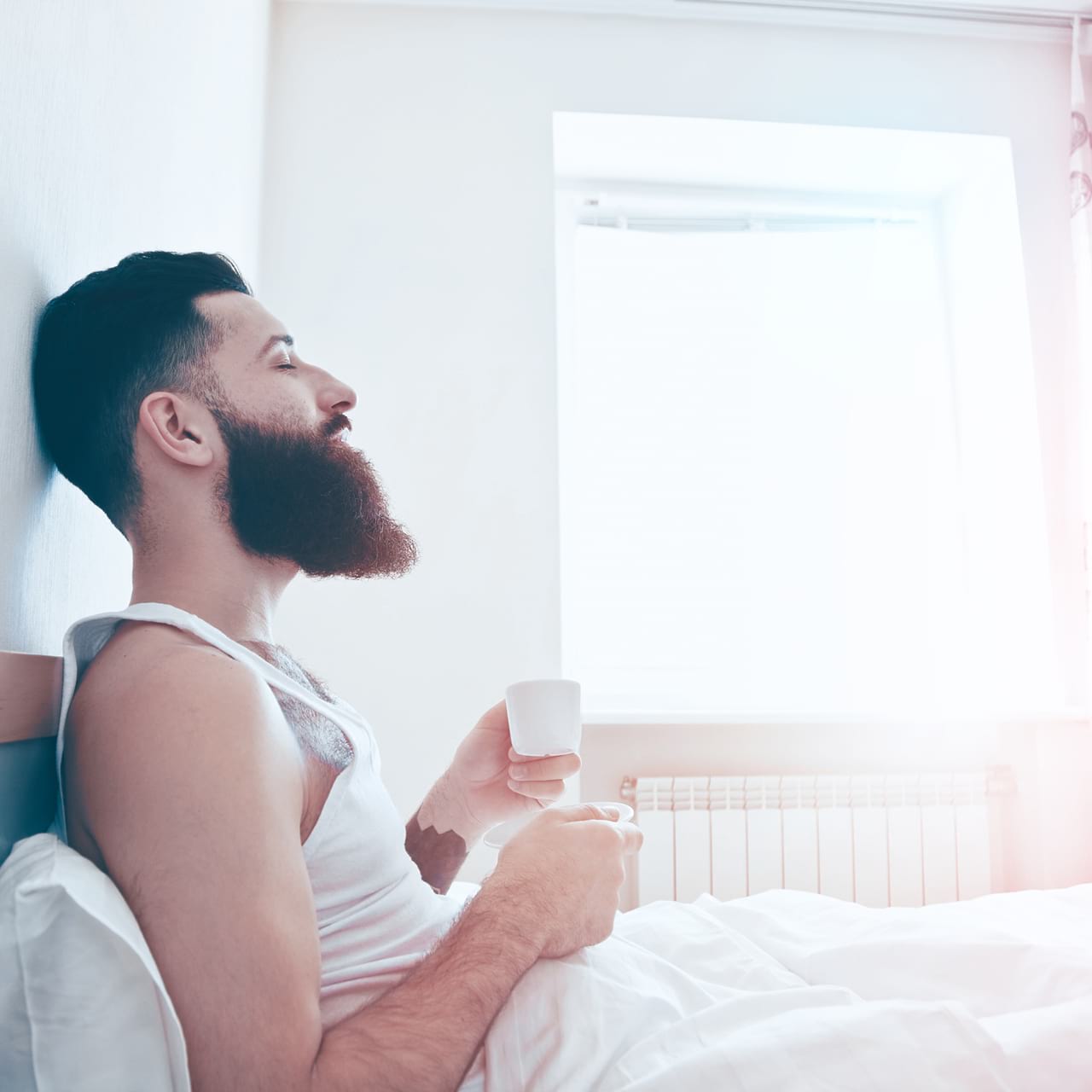 Mann im Bett