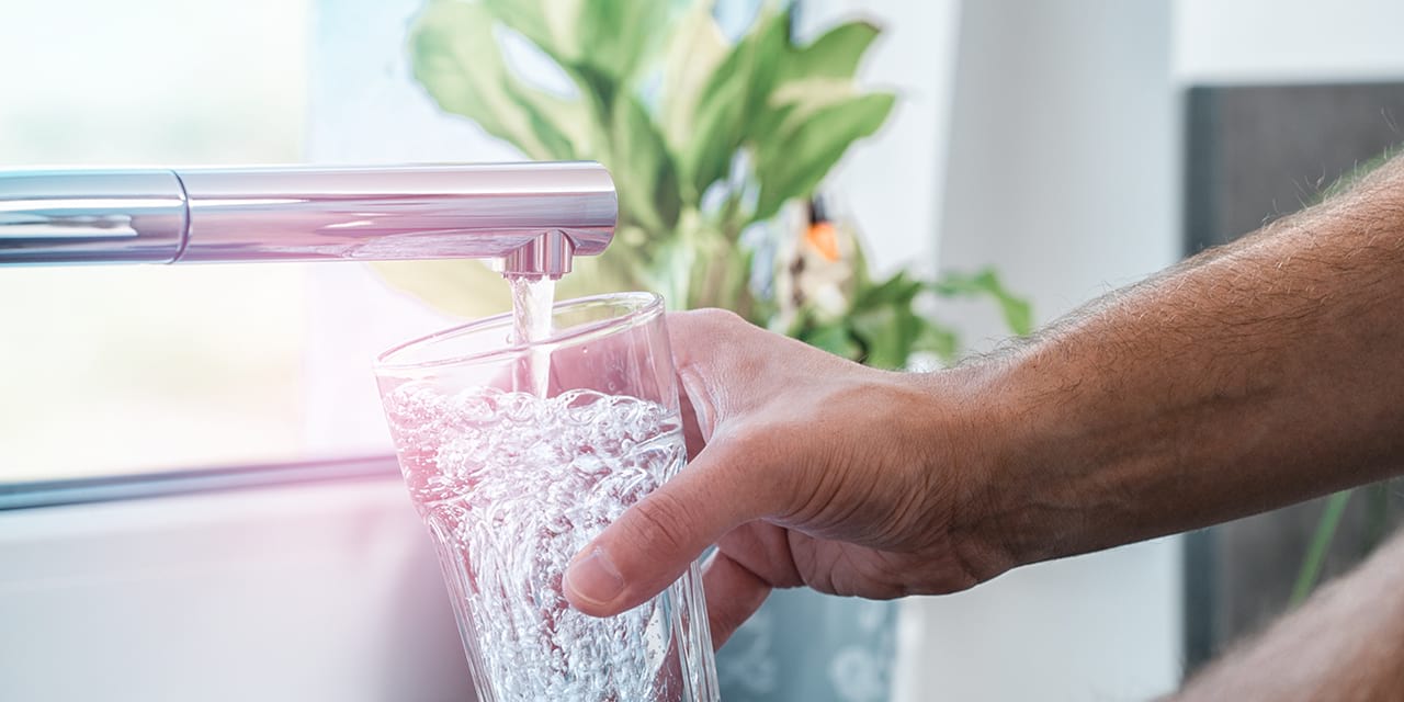 Gefiltertes und mineralisiertes Trinkwasser direkt aus dem Wasserhahn