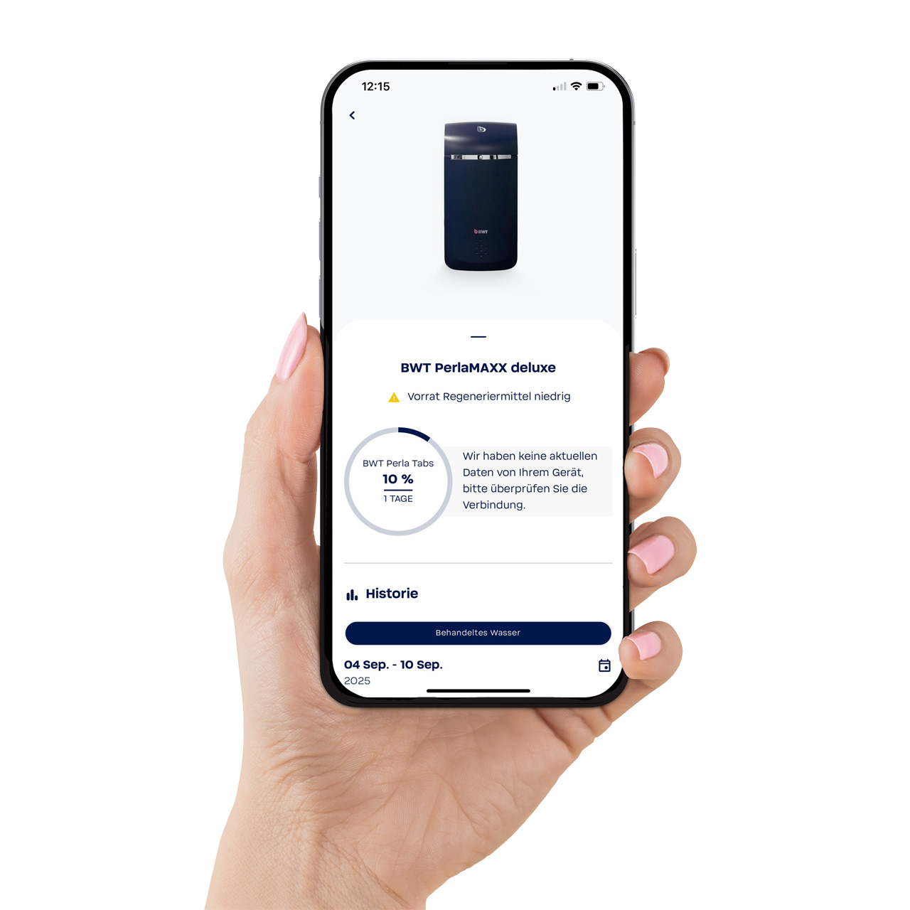 Hand hält Smartphone mit Infos über BWT Best Water App.