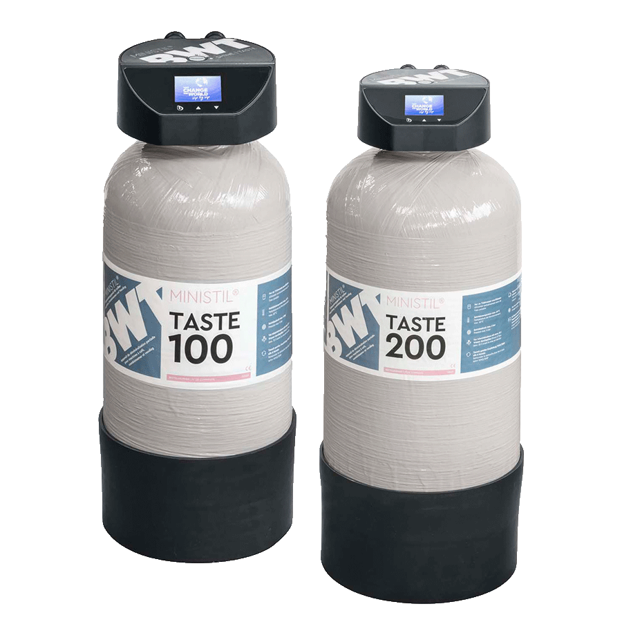 Zwei Graue Patronen mit blau-weissem Etikett.