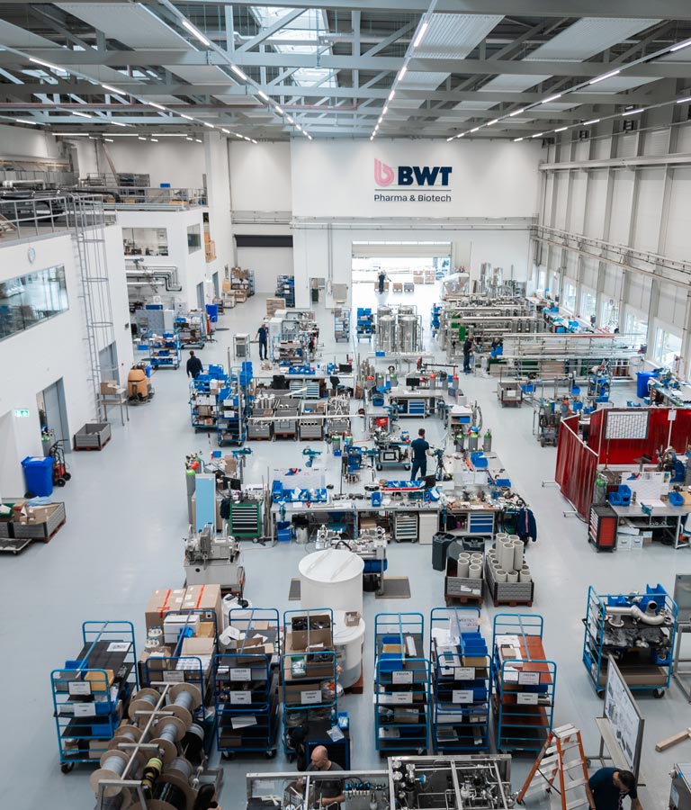 Grosse Produktionshalle, Blick via Drohne von oben