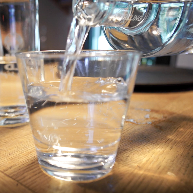 BWT mineralvand med og uden brud på karafler mineralvand-i-glas-fra-bwt