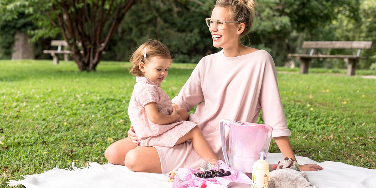 mother and child picnic