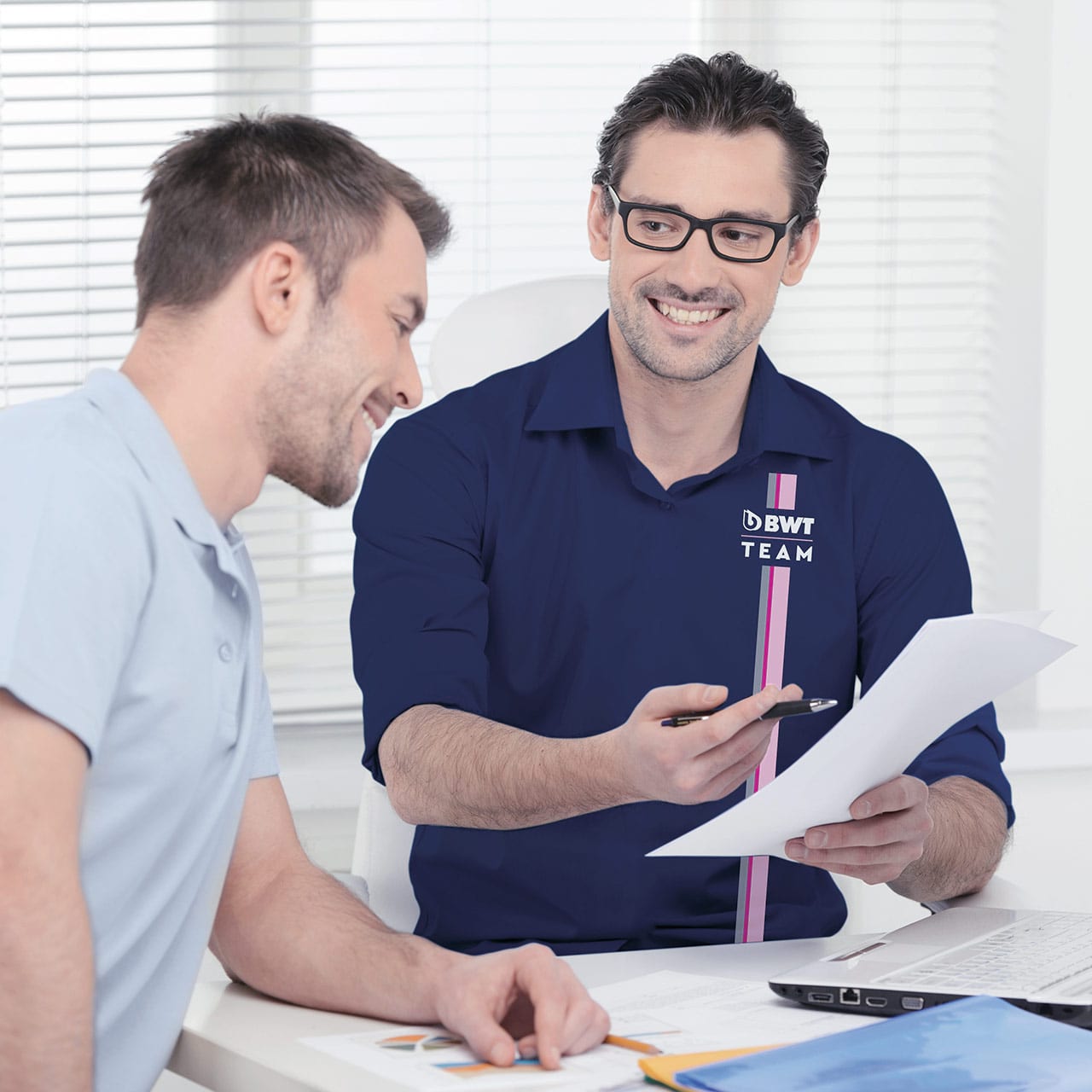 BWT Fachmann berät Kunden