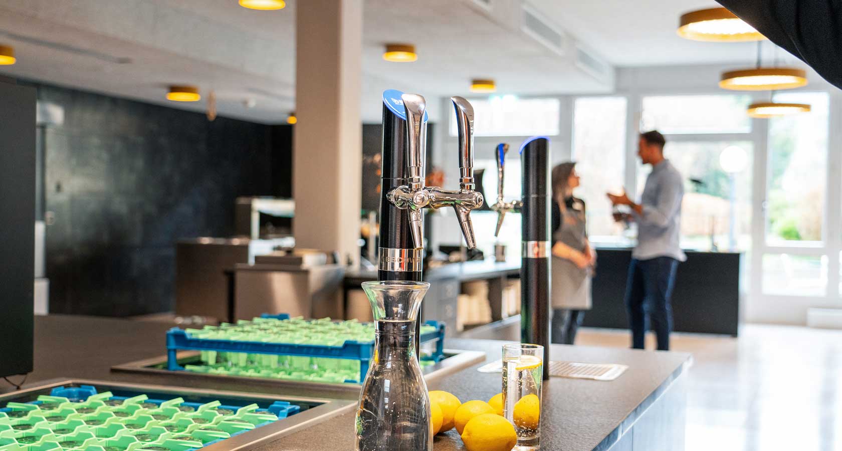 BWT WasserBar sur un comptoir de l'hôtel The Lab.