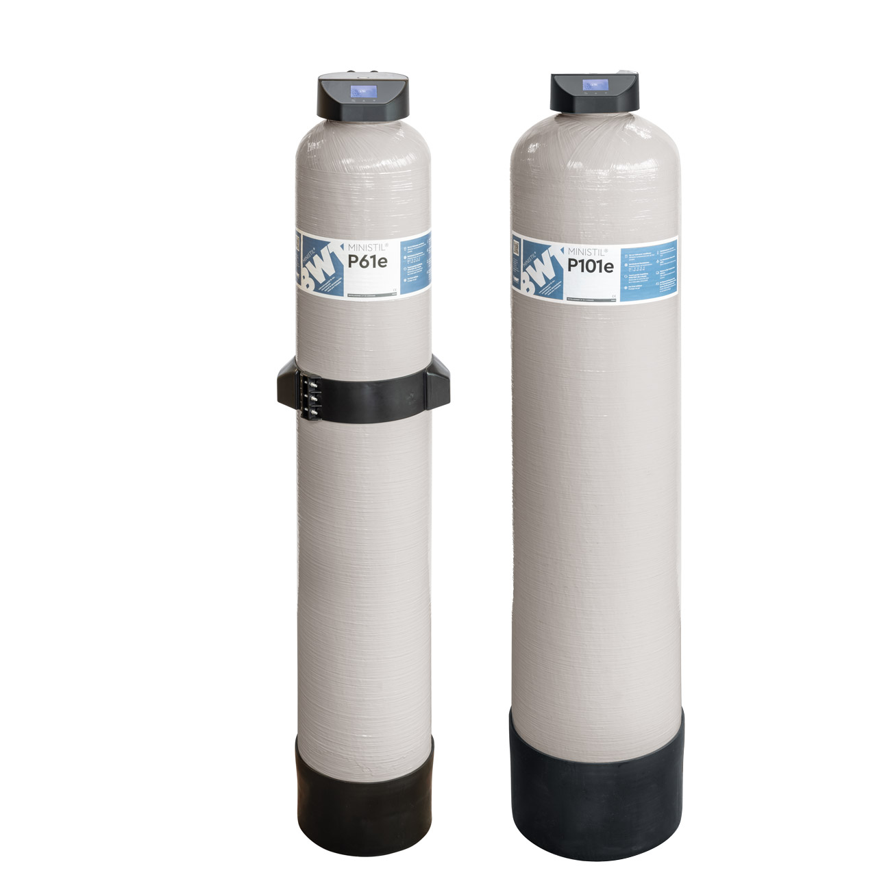 Deux cartouches de déminéralisation BWT verticales avec tête de mesure digitale, isolées