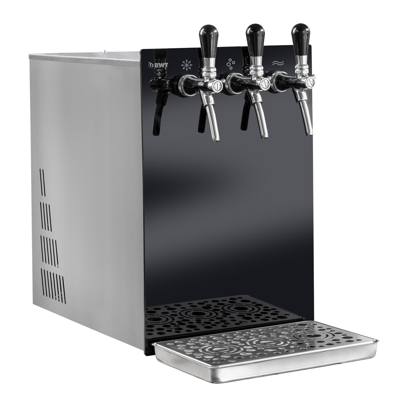 Fontaine d'eau noire avec trois distributeurs.