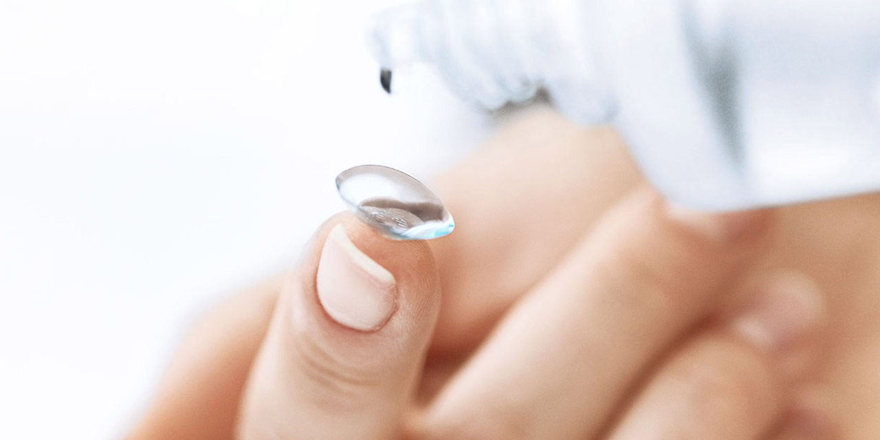 Contact lense being desinfected