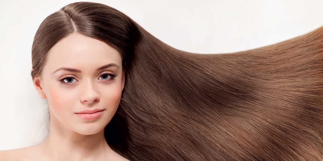 femme aux cheveux très longs