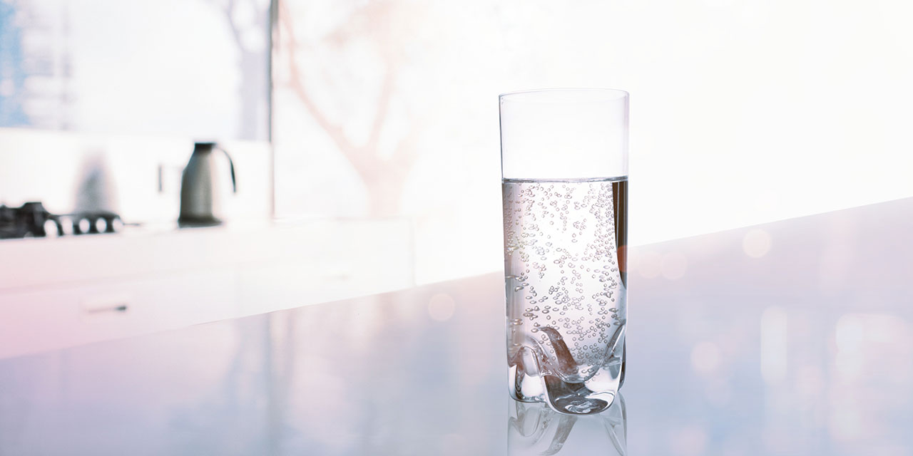 verre d'eau gazeuse