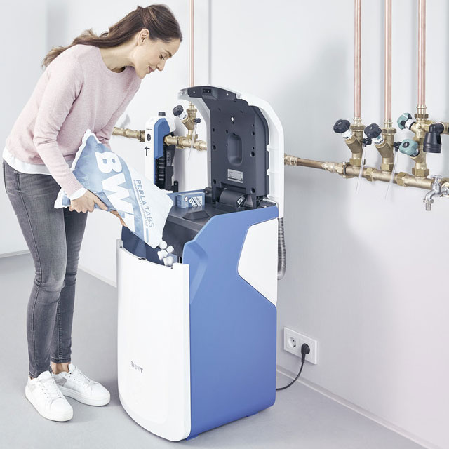 Remplissage sel pour adoucisseur d'eau