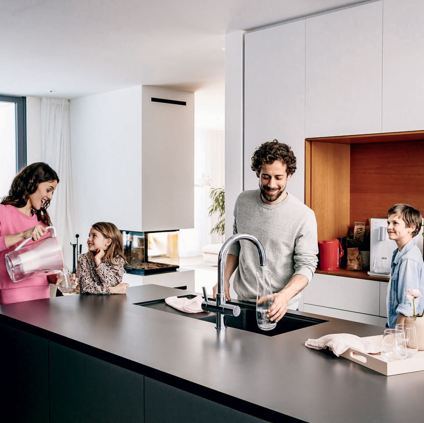 consommation-eau-famille-cuisine