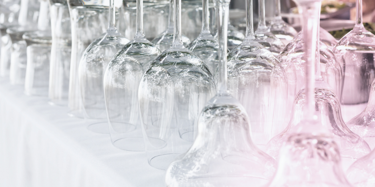 üveg poharak mosogatása lágy víz