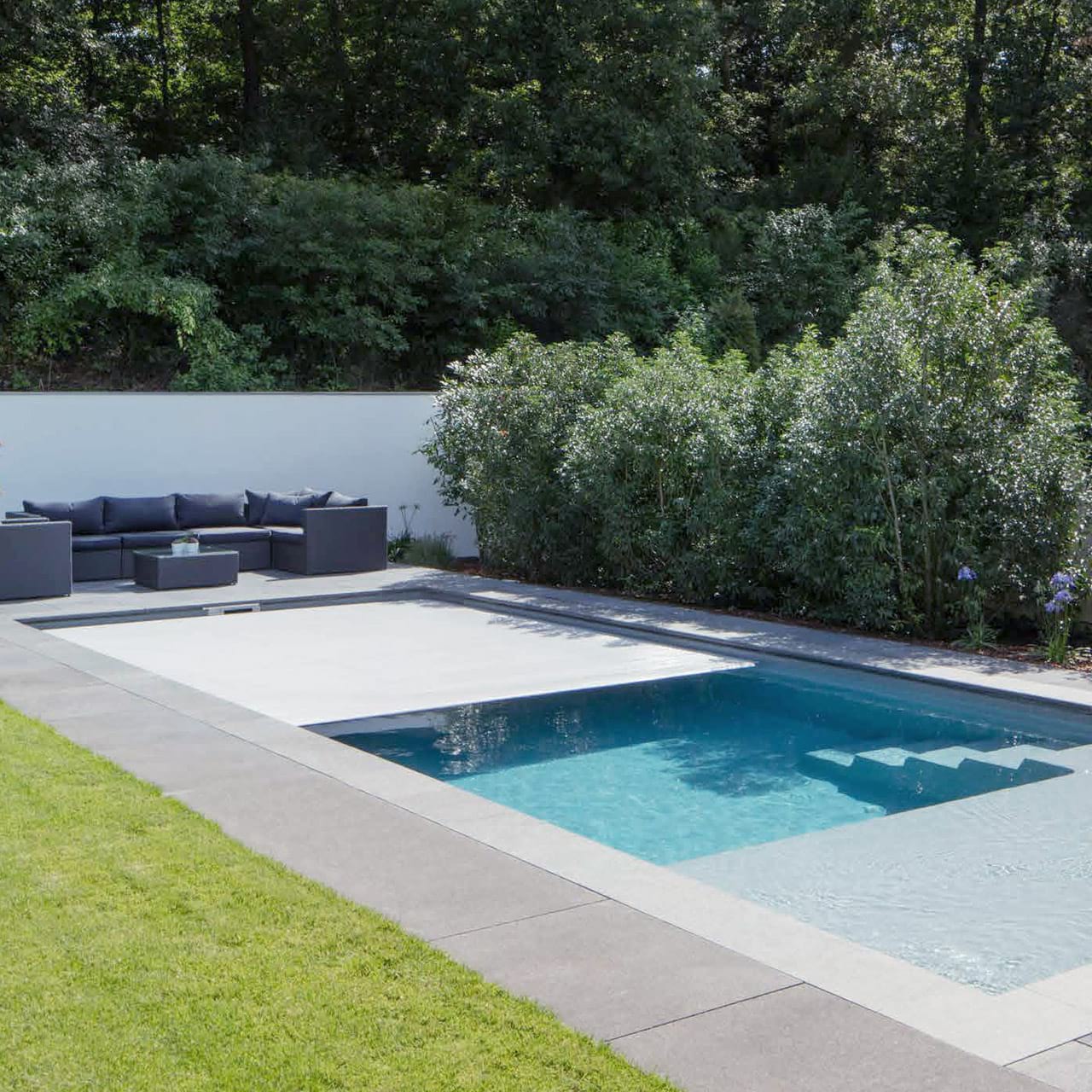 BWT Fertigpool mit Rollladenabdeckung