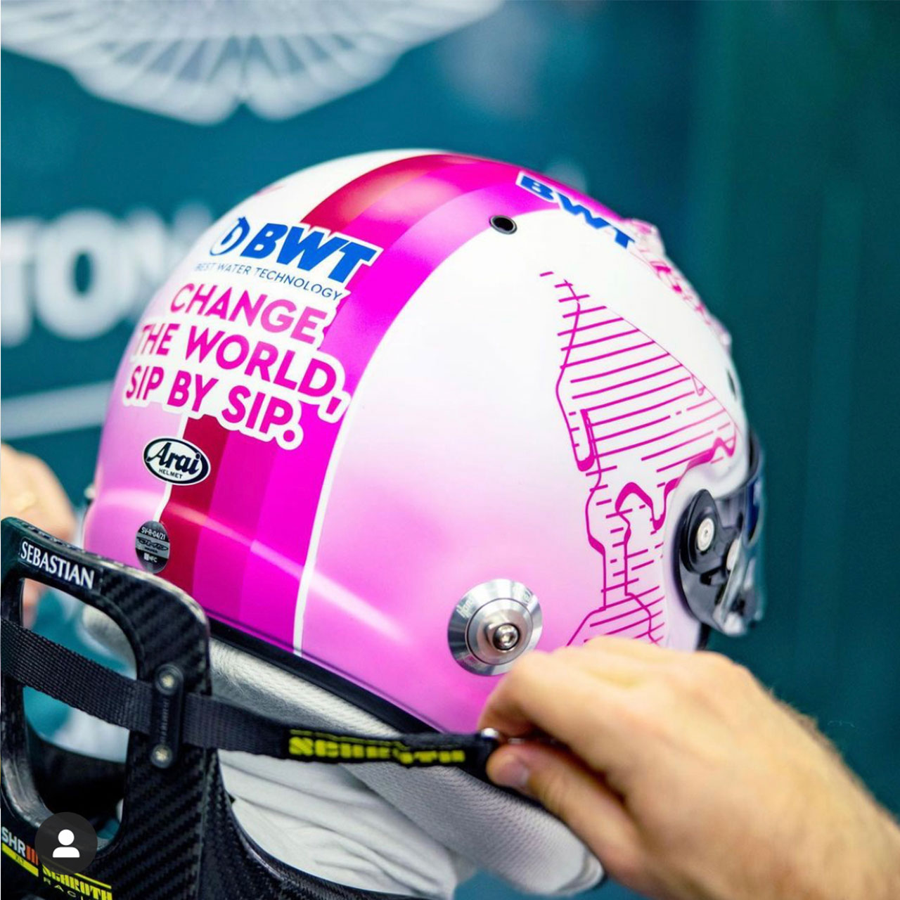 Sebastian Vettel, Ambassador BWT, Change the world, sip by sip, F1, casco, rosa, sport