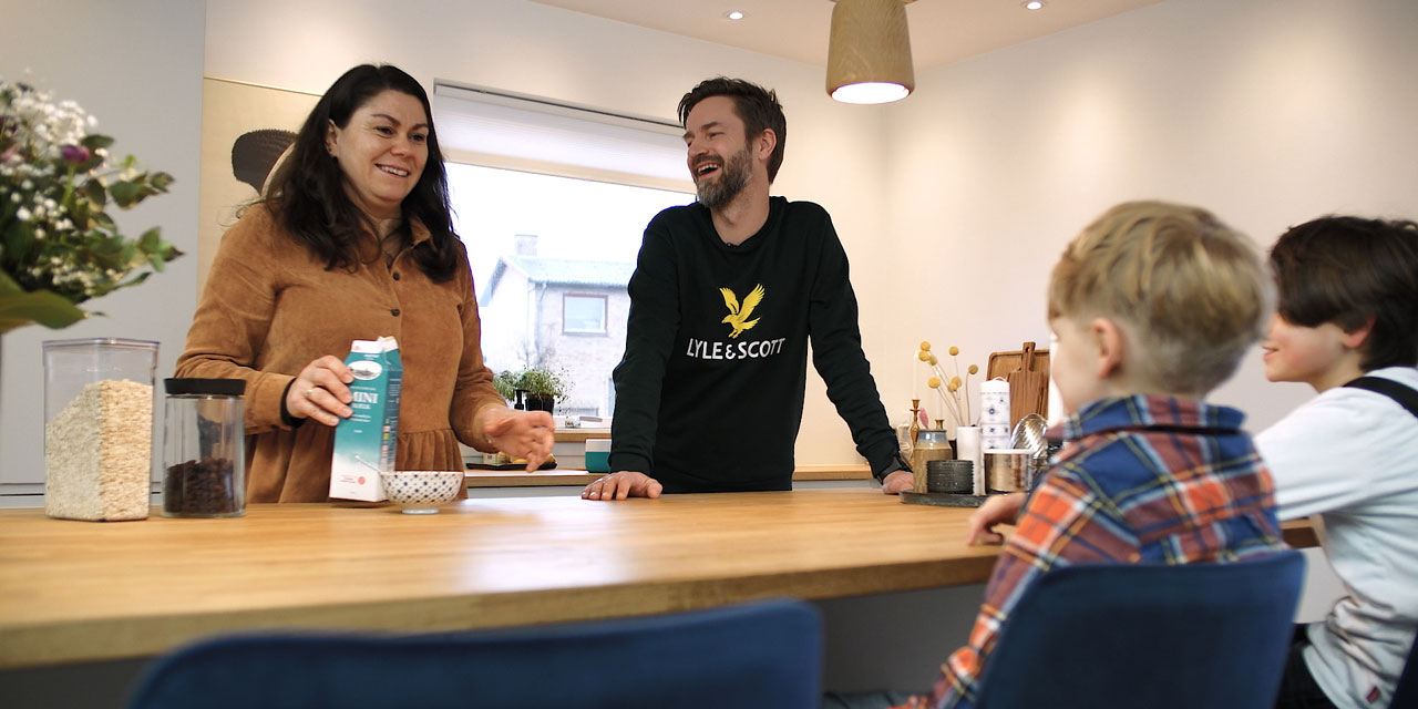 Familie på 5 Dan og Stine fikk installert et kalkfilter for å få kalkfritt vann