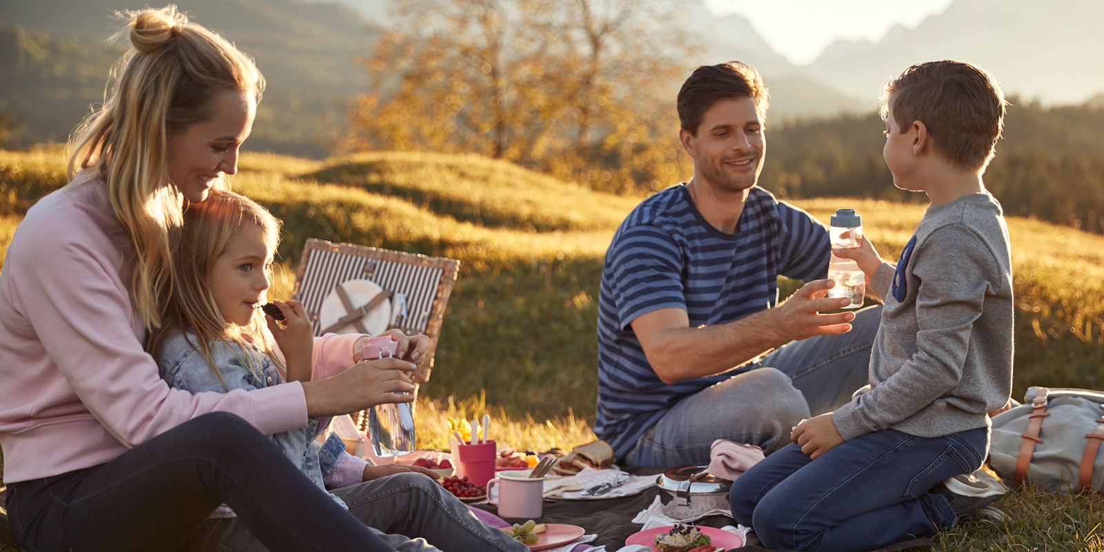 Familie på picnic Få mer tid i livet med et kalkfilter fra BWT