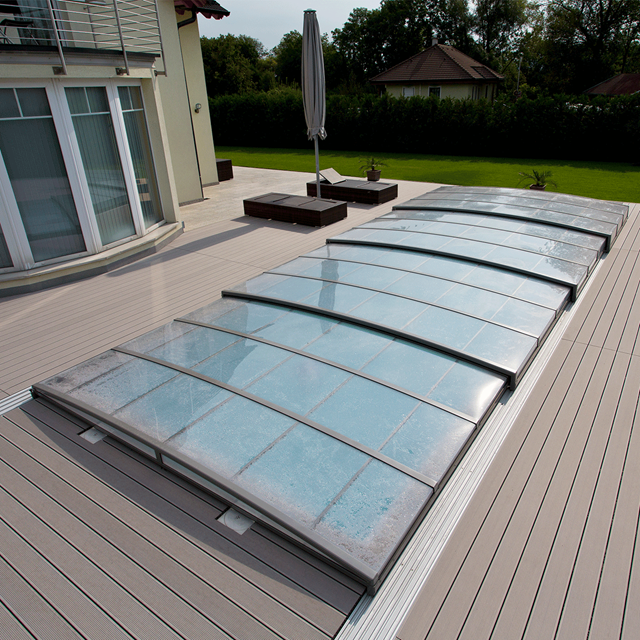 Glasoverdækning til din pool til haven fra BWT