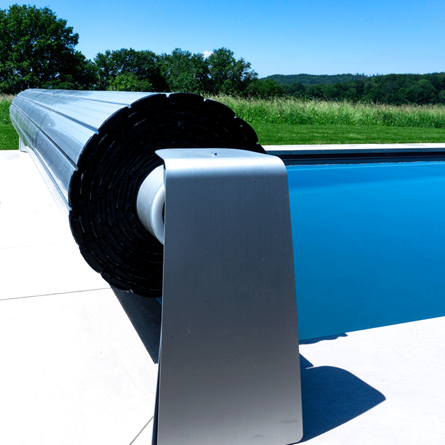 lamelcover til pool over vandet fra BWT